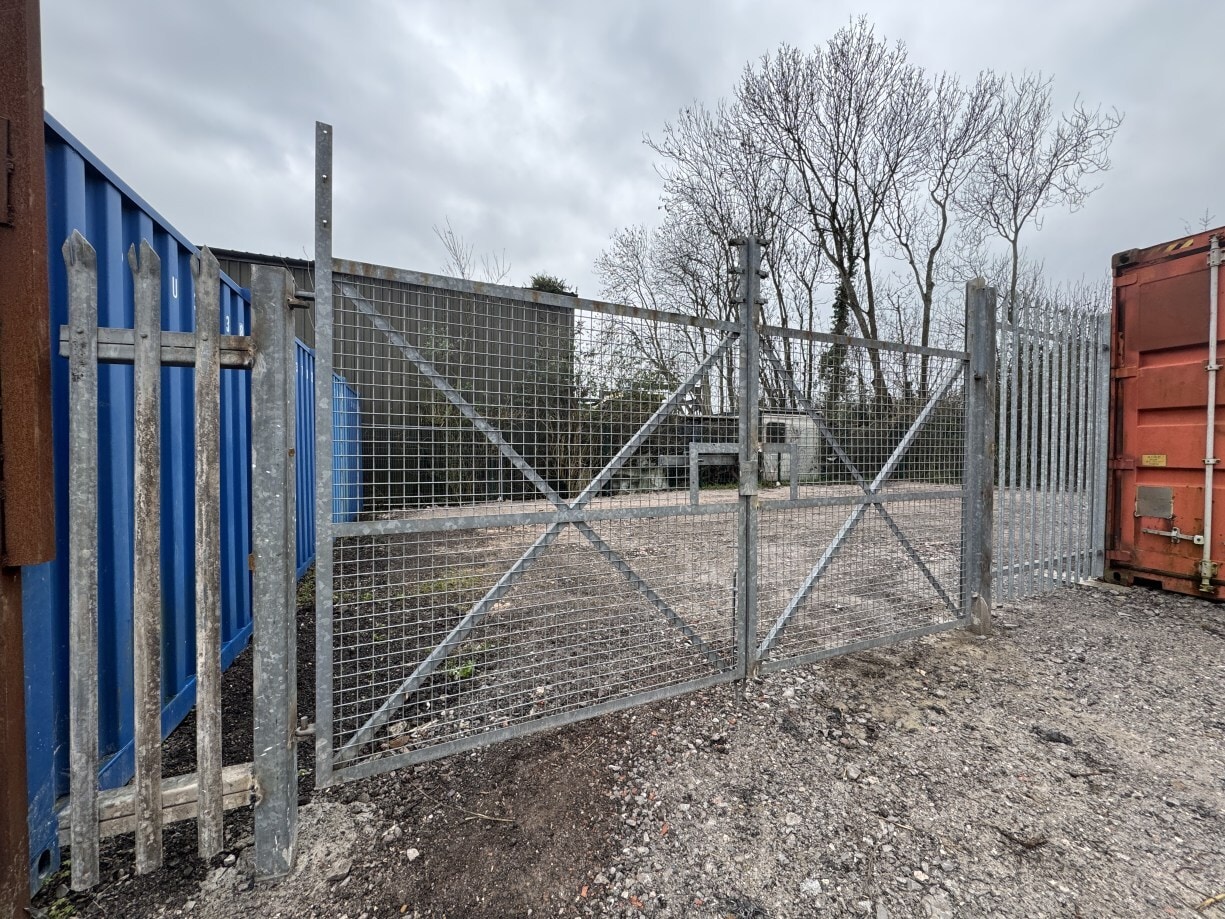 Plum Ln, Bridgwater to rent Building Photo- Image 1 of 5