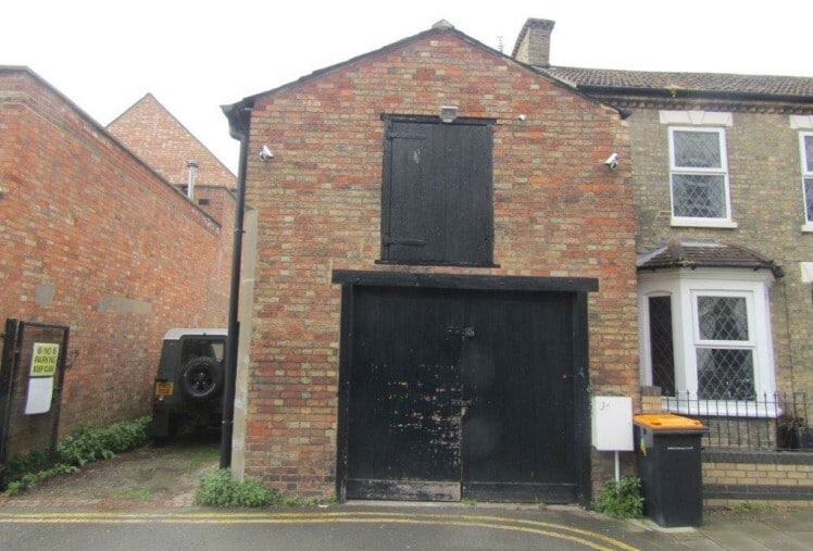 87 High St, Bedford to rent - Primary Photo - Image 1 of 6