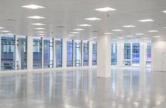 10 Chiswell St, London to rent Interior Photo- Image 1 of 2
