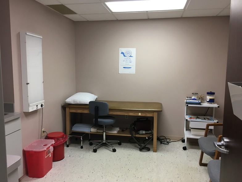 100 Schuylkill Medical Plz, Pottsville, PA for sale - Interior Photo - Image 2 of 19