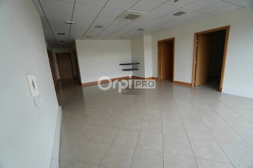 Office in Dijon to rent - Interior Photo - Image 2 of 7