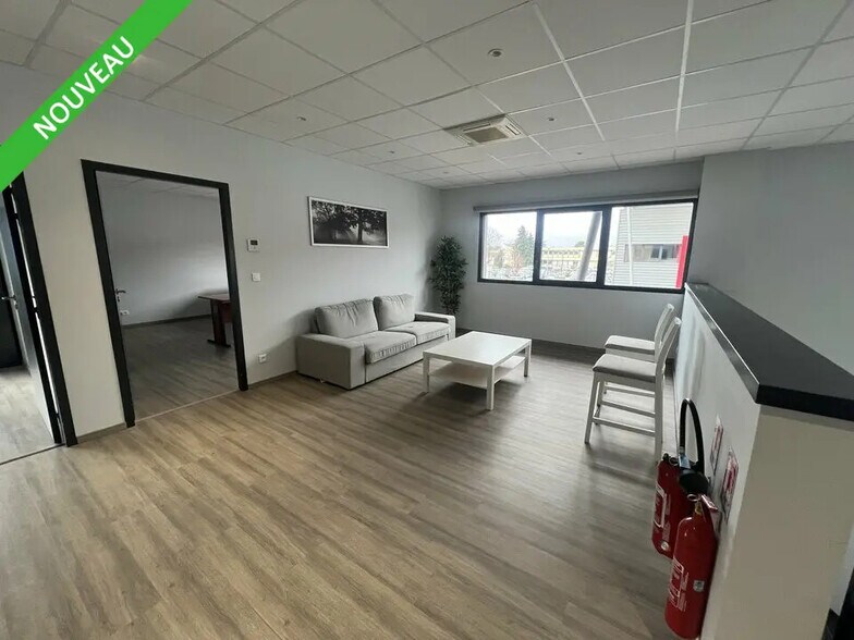 Office in Valence to rent - Building Photo - Image 3 of 5