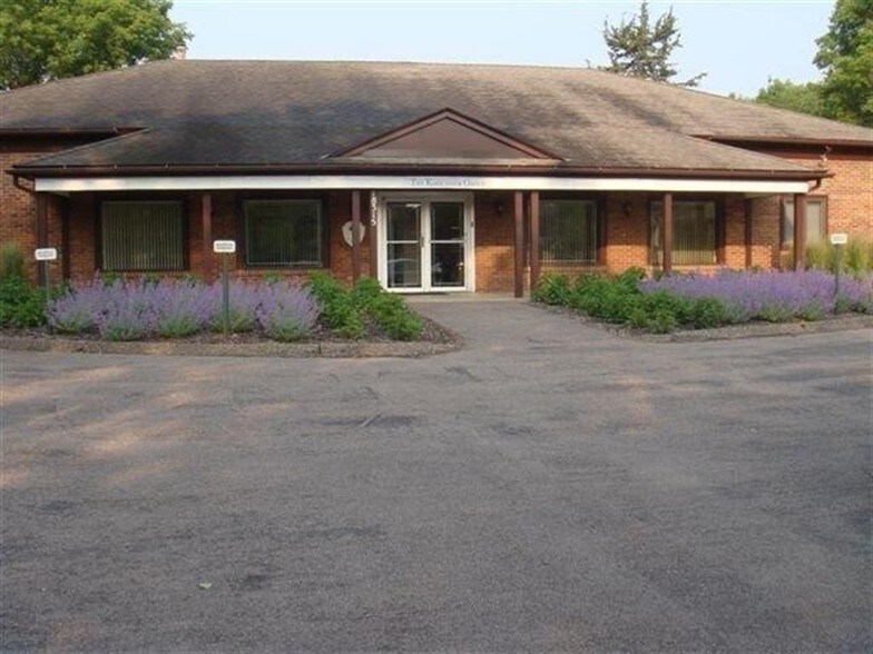 18315 Minnetonka Blvd, Deephaven, MN for sale - Building Photo - Image 1 of 1