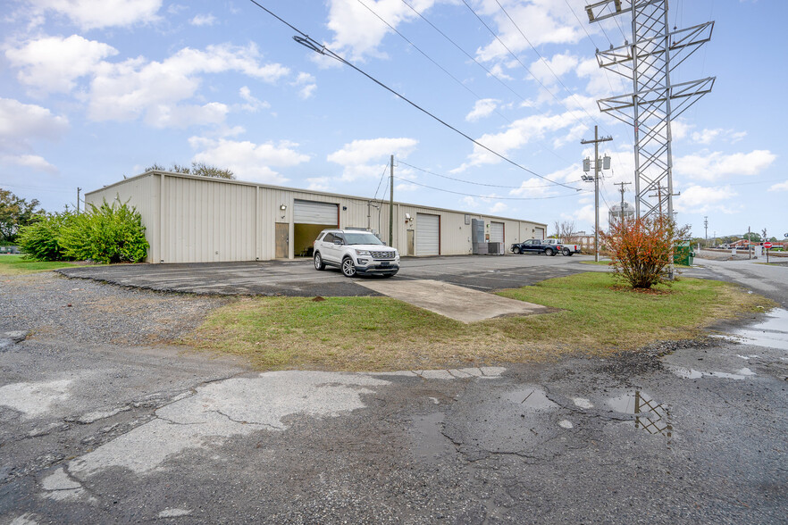 110-112 Armstrong St, Gastonia, NC for rent - Building Photo - Image 3 of 7