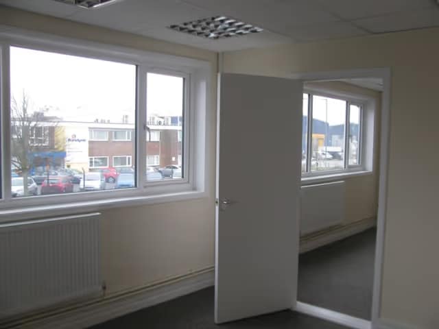 46 Brampton Rd, Eastbourne to rent - Interior Photo - Image 2 of 3