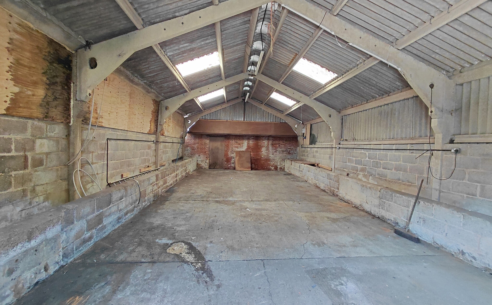 Shipley Rd, Partridge Green to rent Building Photo- Image 1 of 2