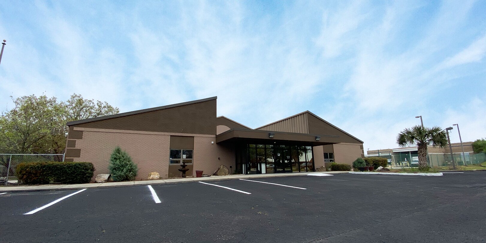 2130 Pass Rd, Biloxi 39531 16,000 SF BUILDING ON BUSY PASS ROAD