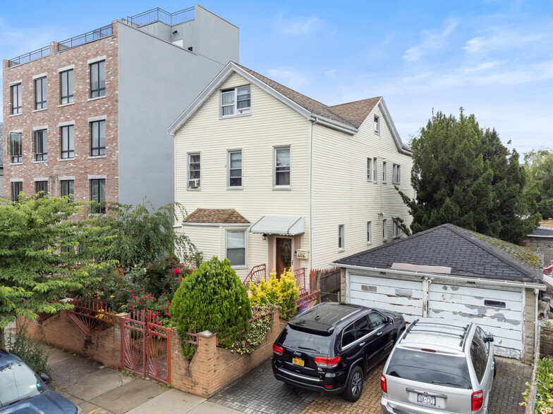 856 E 35th St, Brooklyn, NY for sale - Primary Photo - Image 1 of 1