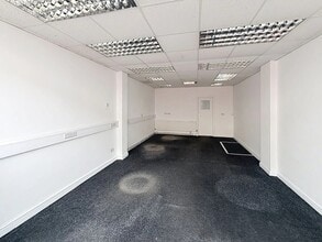 80 Victoria Rd, Stoke On Trent to rent Interior Photo- Image 2 of 4
