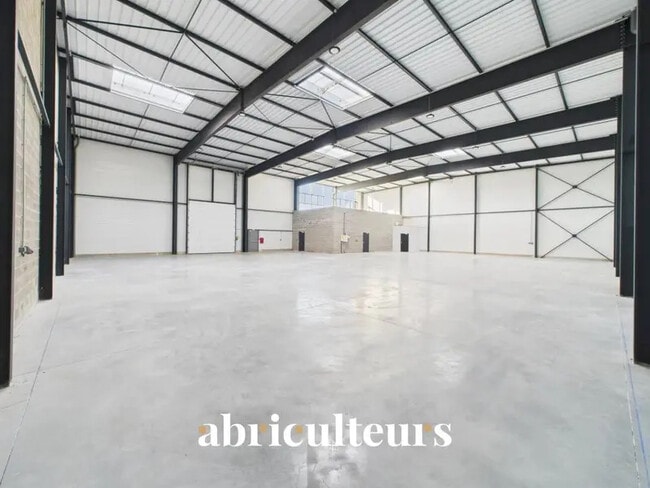 Vente Entrepôt 755 m²