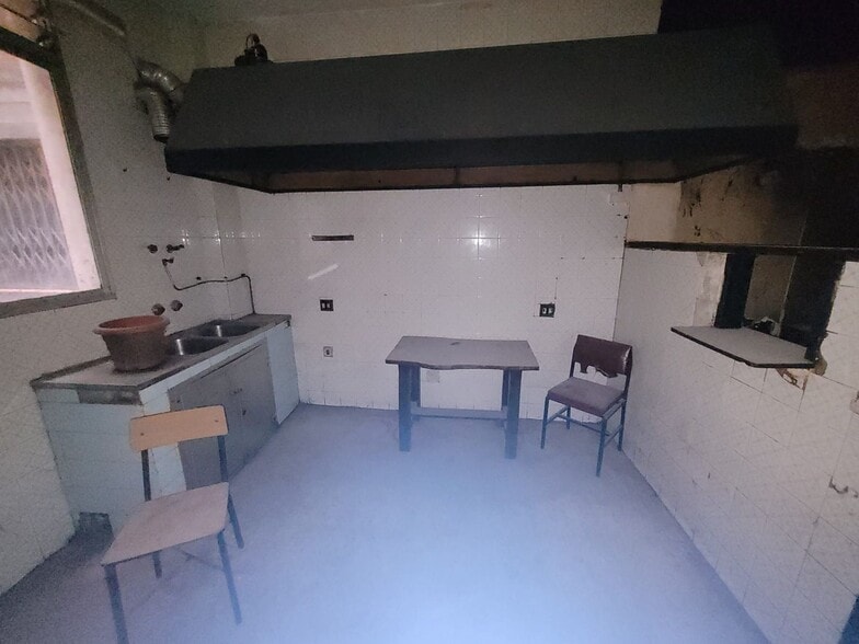 Avenida Romero Donallo, 21, Santiago de Compostela, La Coruna for sale - Interior Photo - Image 2 of 9