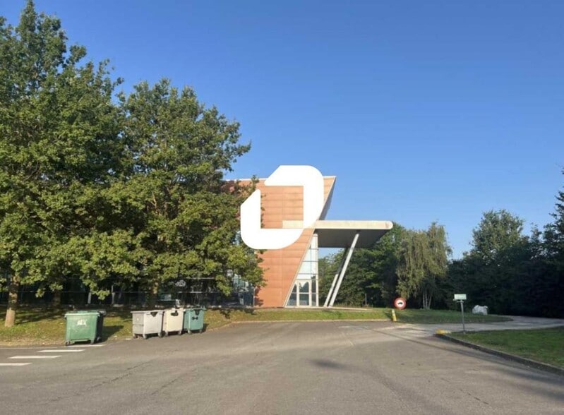 Light Industrial in Savigny-le-Temple to rent - Building Photo - Image 2 of 14