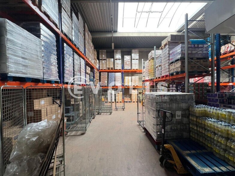 Light Industrial in Collegien to rent - Interior Photo - Image 3 of 5