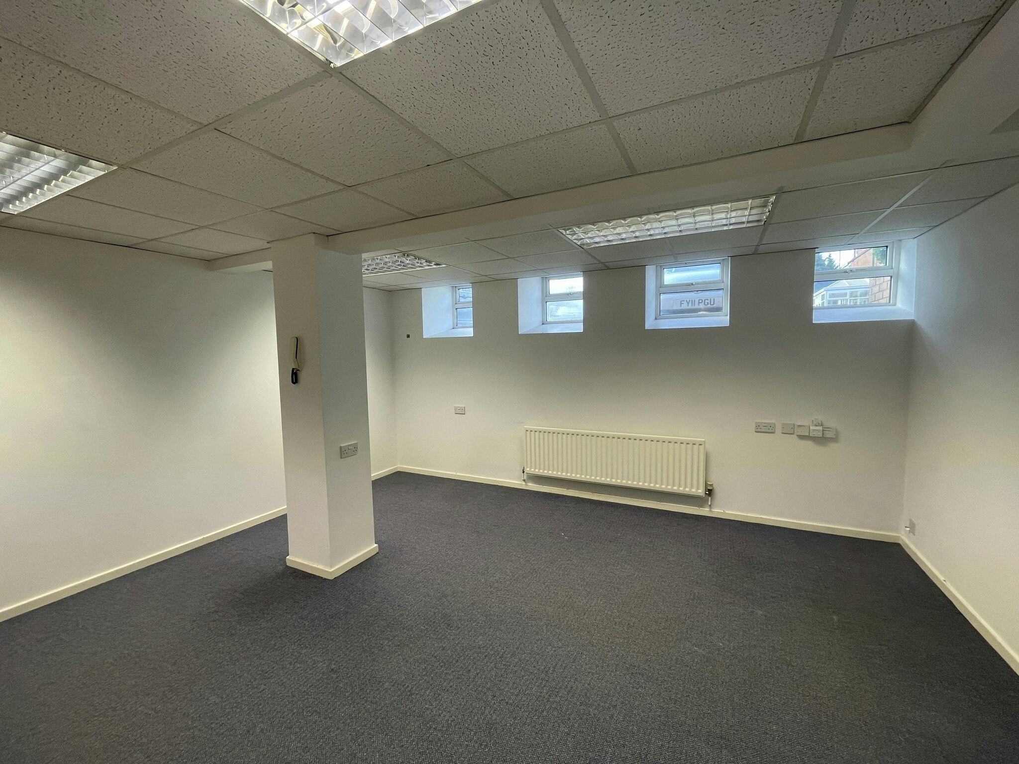 Whitebridge Ln, Stone to rent Interior Photo- Image 1 of 6