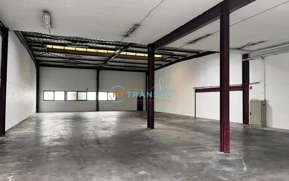 Light Industrial in Le Blanc-Mesnil to rent - Building Photo - Image 2 of 6