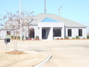 7061 Halcyon Summit Dr, Montgomery, AL for rent Building Photo- Image 1 of 6