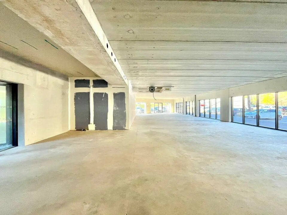 Location Commerce 290 m² - Photo 1