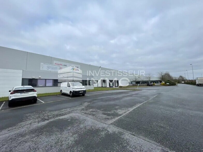 Industrial in Lieusaint to rent - Building Photo - Image 3 of 10