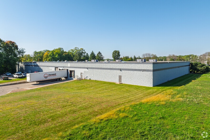 4100 Peavey Rd, Chaska, MN to rent - Building Photo - Image 2 of 4