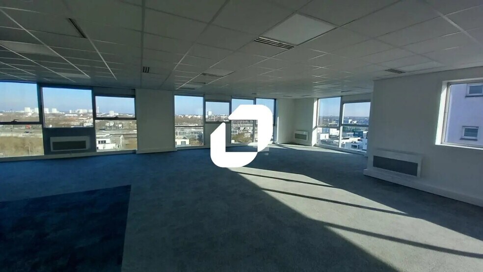 323 Avenue Du Président Hoover, Lille to rent - Building Photo - Image 3 of 9