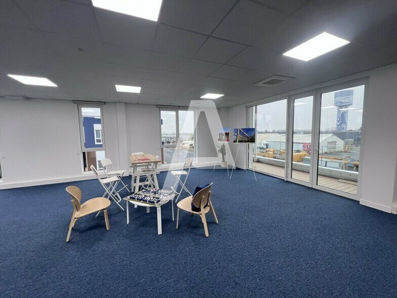Light Industrial in Moissy-Cramayel to rent - Interior Photo - Image 3 of 5