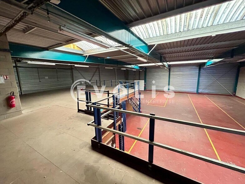 Light Industrial in Lisses to rent - Building Photo - Image 3 of 13