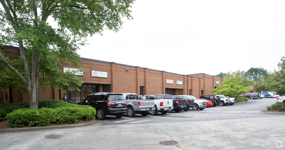 819 Pickens Industrial Dr, Marietta, GA for rent - Primary Photo - Image 1 of 4