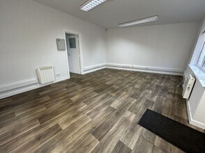 5 Beaumont Rd, Plymouth to rent Interior Photo- Image 2 of 5