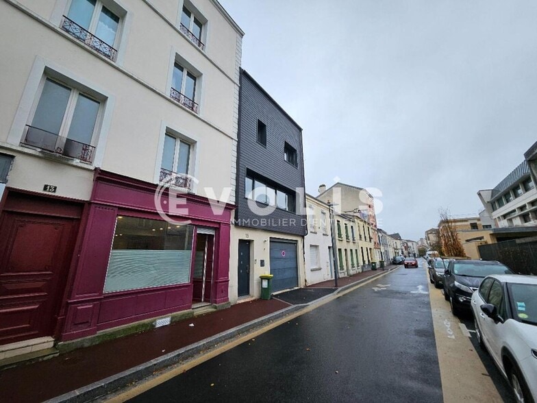 Retail in Malakoff to rent - Building Photo - Image 1 of 11