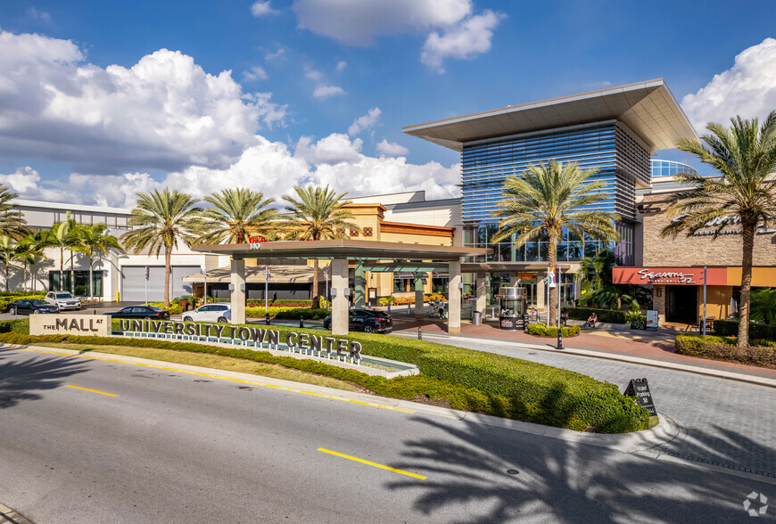 140 University Town Center Dr, Sarasota, FL for sale - Primary Photo - Image 1 of 1