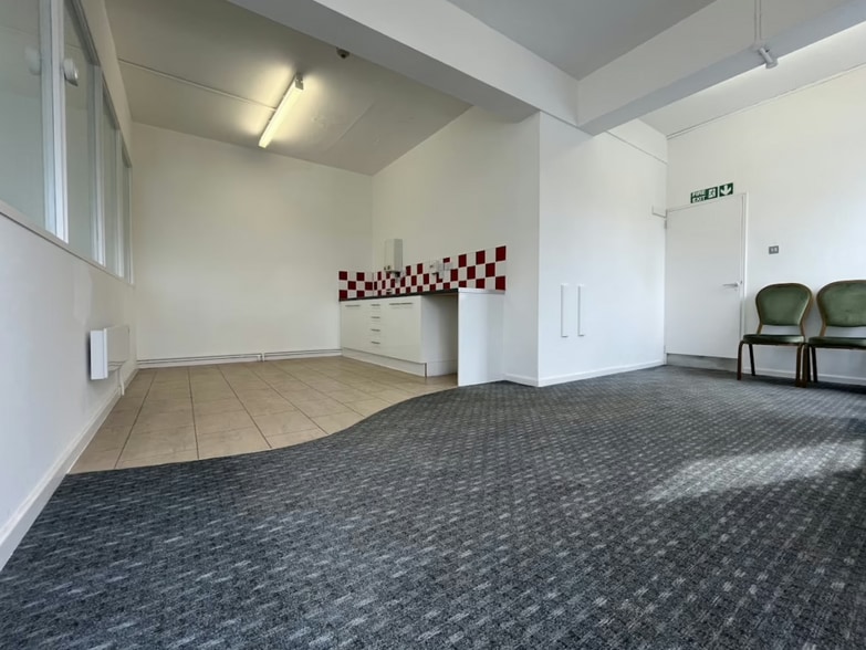 961 Alcester Rd S, Birmingham to rent - Interior Photo - Image 2 of 2