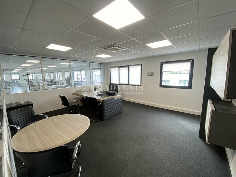 Office in Neuilly-Plaisance to rent - Interior Photo - Image 2 of 11