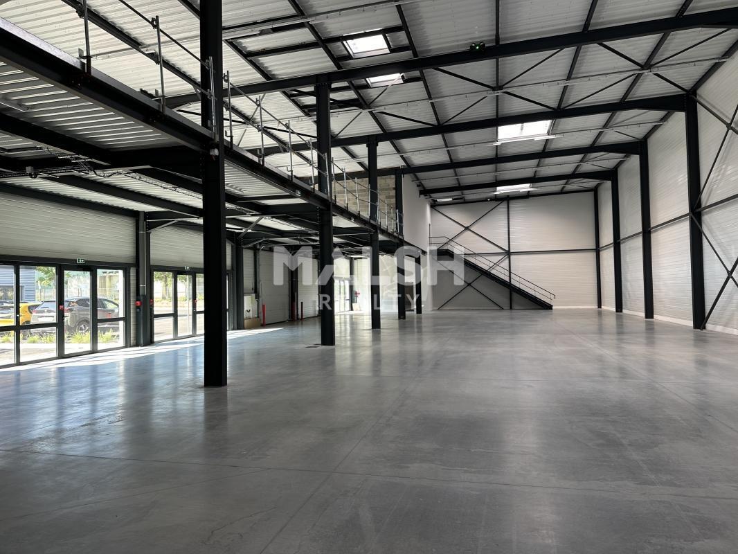 Light Industrial in Saint-Quentin-Fallavier to rent Interior Photo- Image 1 of 17