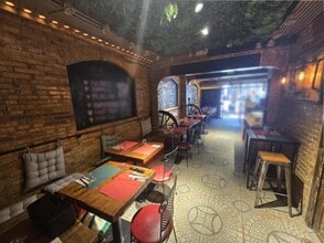 Retail in Barcelona, Barcelona to rent Interior Photo- Image 2 of 12