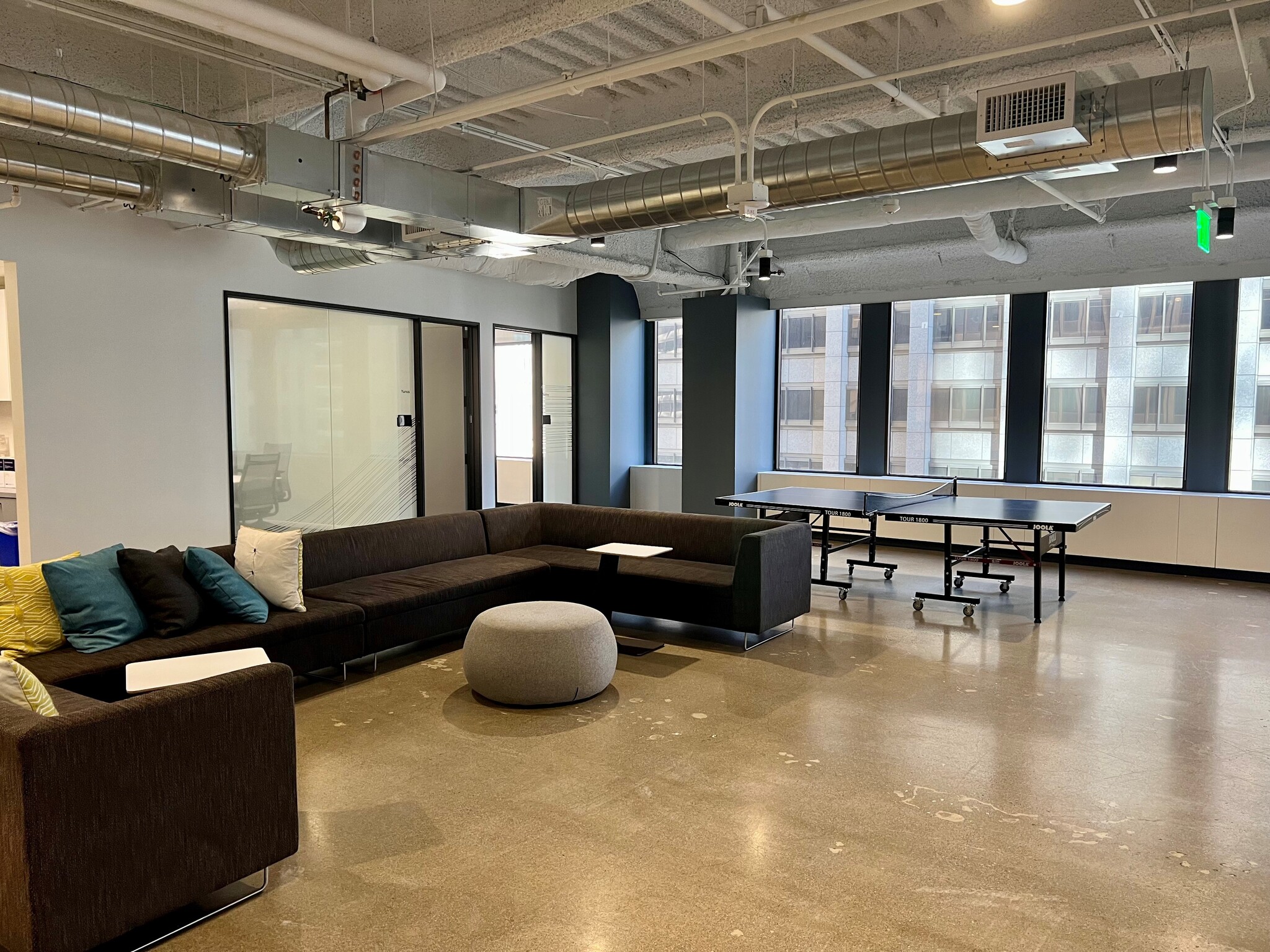 300 Mission St, San Francisco, CA to rent Interior Photo- Image 1 of 10