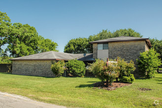 9000 Shiro Rd, Hitchcock, TX for sale Primary Photo- Image 1 of 1