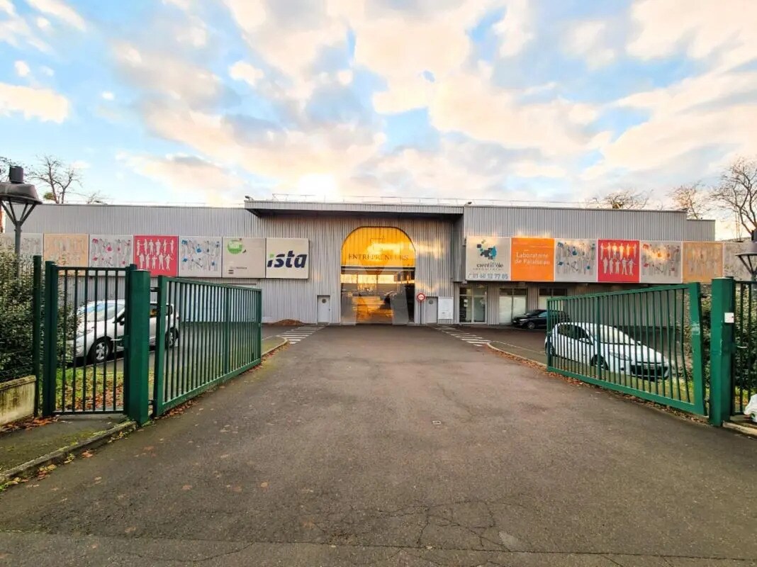 Light Industrial in Palaiseau to rent Building Photo- Image 1 of 9