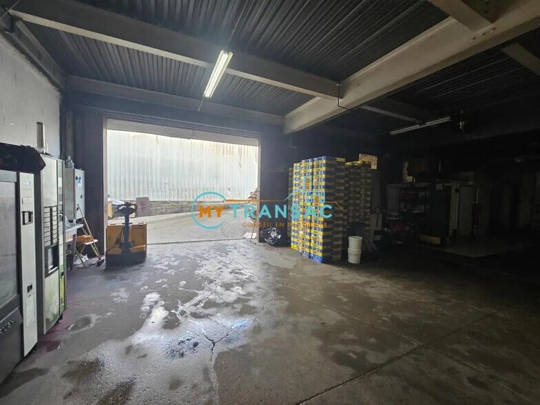 Industrial in Montreuil to rent - Interior Photo - Image 1 of 8