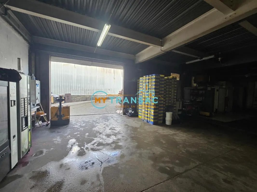 Industrial in Montreuil to rent Interior Photo- Image 1 of 9