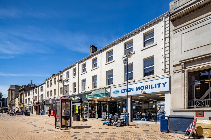 2-17 Imperial Arcade, Huddersfield to rent - Building Photo - Image 2 of 4