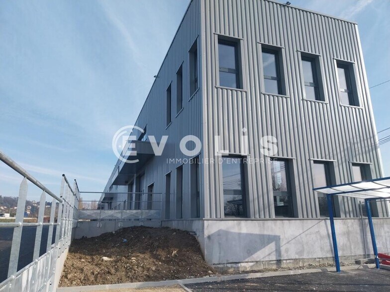 Light Industrial in Bourgoin-Jallieu to rent - Building Photo - Image 3 of 17