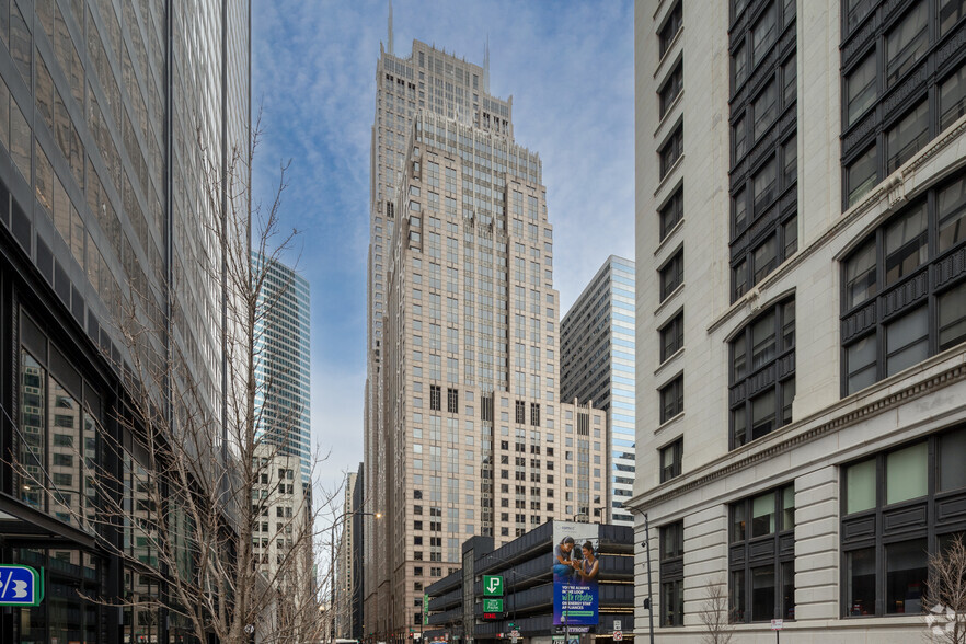 222 W Adams St, Chicago, IL for rent - Building Photo - Image 1 of 26