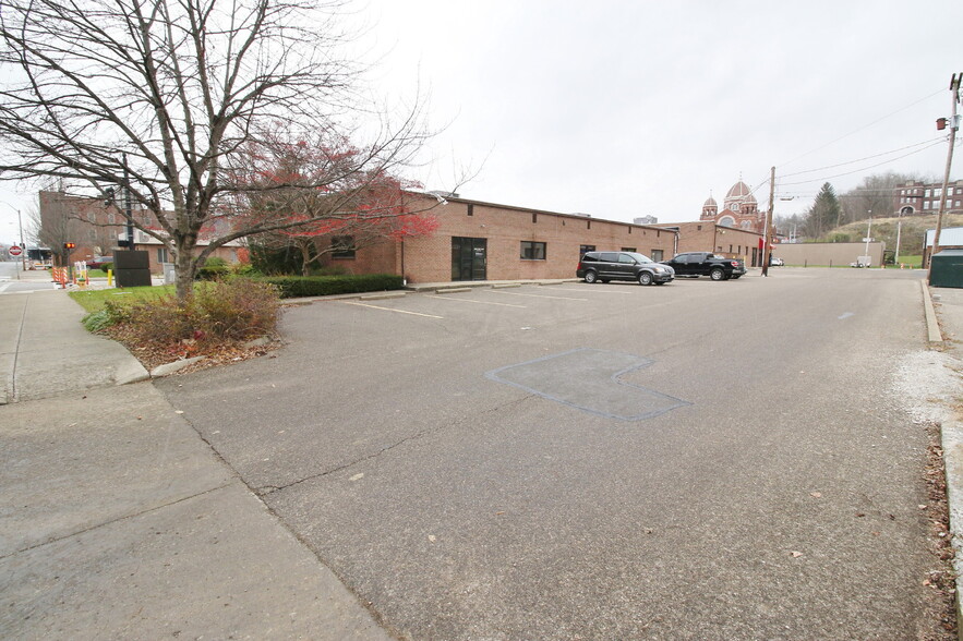 702-716 Main St, Zanesville, OH for sale - Building Photo - Image 1 of 1