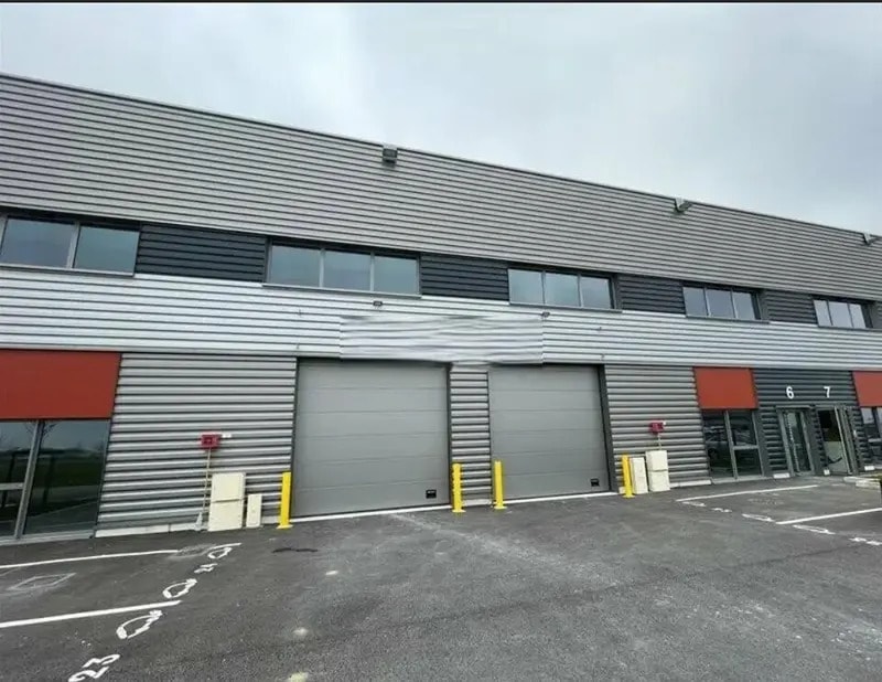 Light Industrial in Le Thillay to rent Building Photo- Image 1 of 6