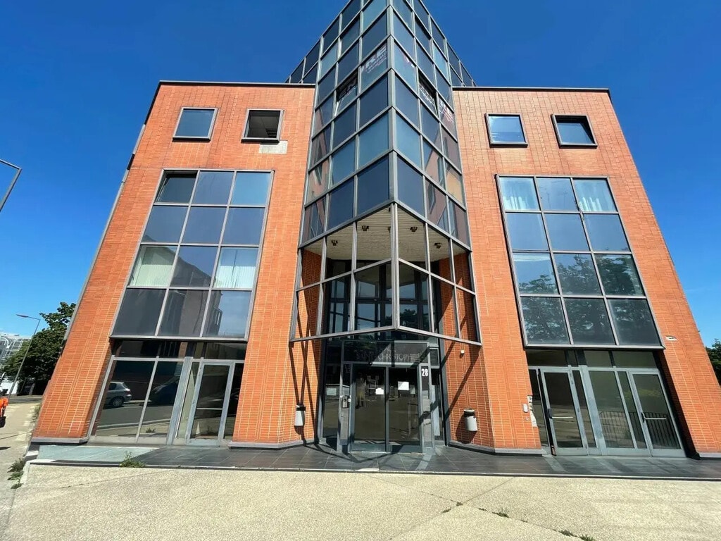 Location Bureaux 661 m² - Photo 1