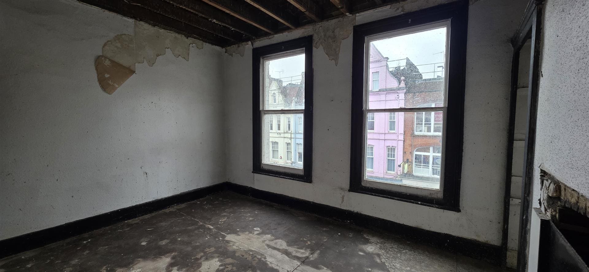 14 Heath St, London to rent Interior Photo- Image 1 of 3