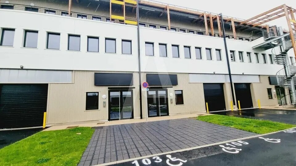 Light Industrial in Fresnes to rent Building Photo- Image 1 of 7