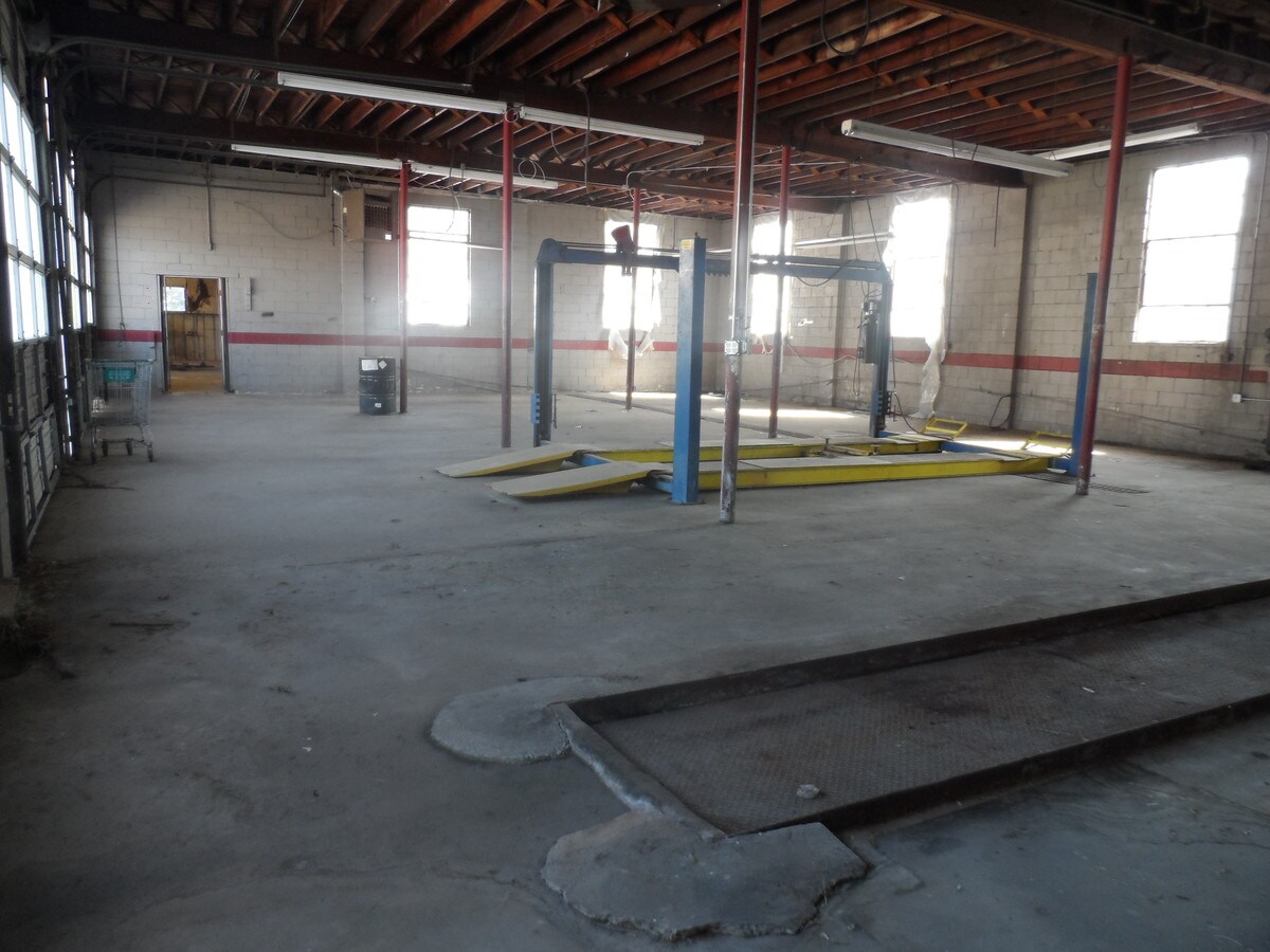 314 Forest Pky, Forest Park 30297 UK