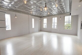 447 W 36th St, New York, NY for rent Interior Photo- Image 1 of 5