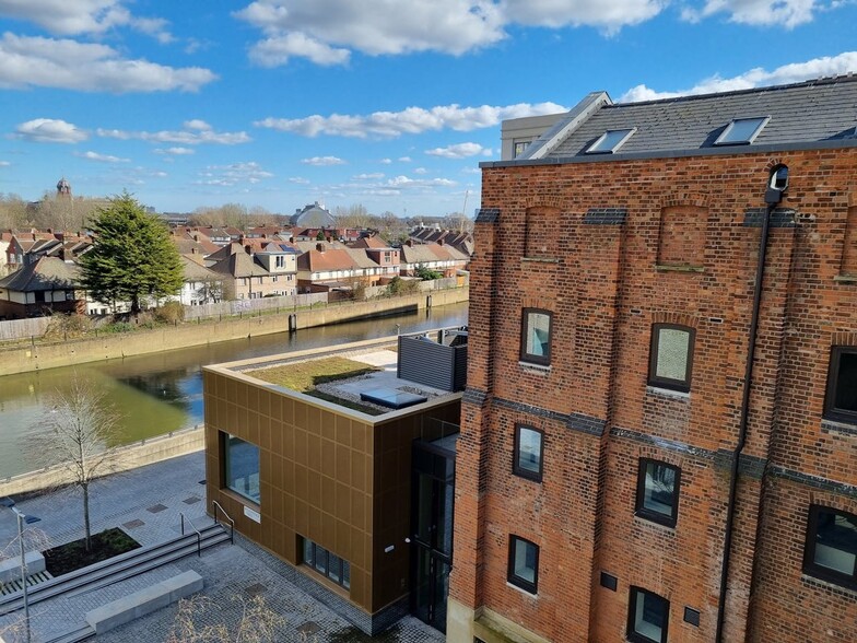 Sugar House Ln, London to rent - Building Photo - Image 3 of 3